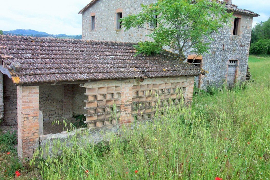 For sale farmhouse to restore view Todi