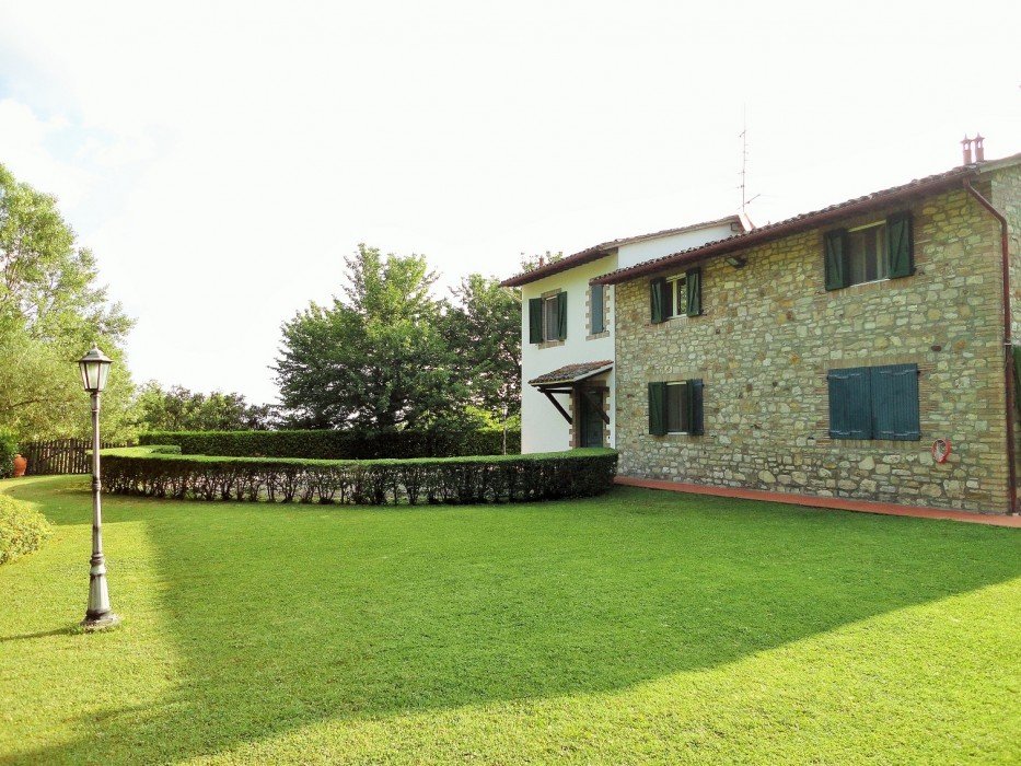 Villa for sale in Umbria with excellent finishes