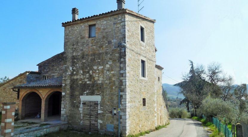 Casale in pietra in vendita a Todi-Asproli