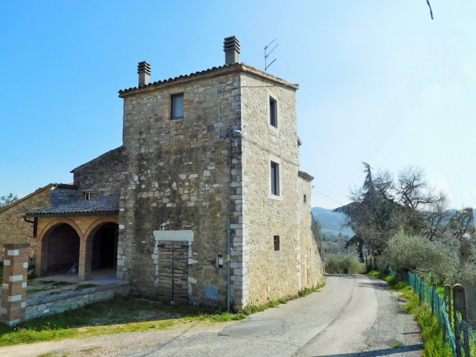 Maison en pierres à vendre a Todi localitè Asproli