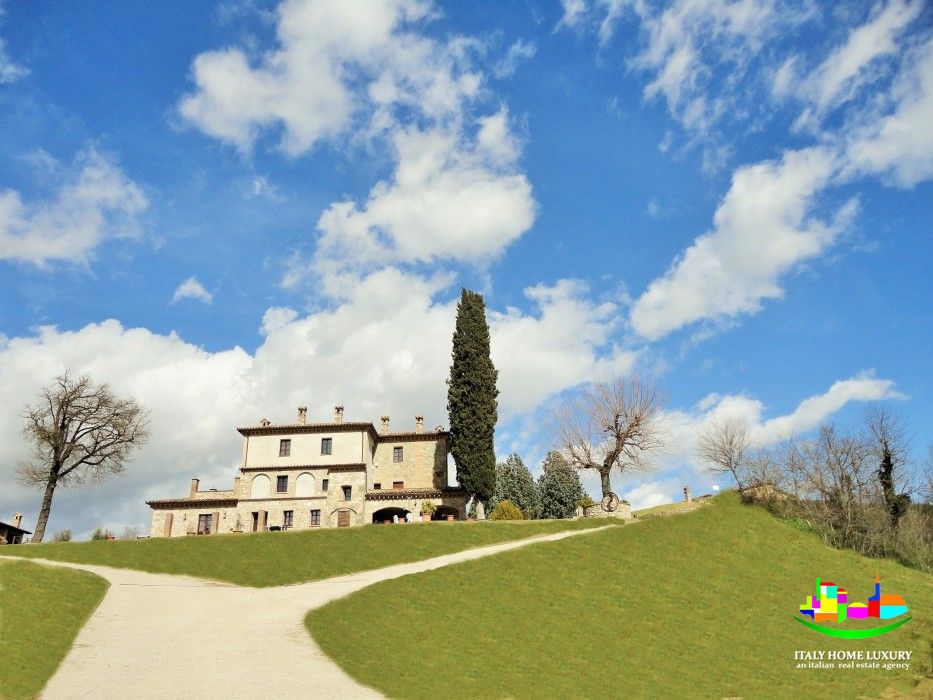 Villa for sale in Umbria panoramic position